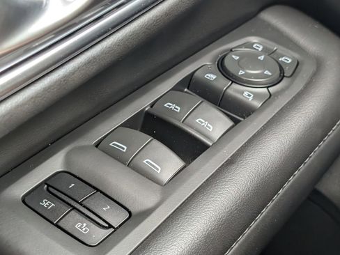 Used 2022 Chevrolet Tahoe Z71 w/ Luxury Package AWD/4WD image 33
