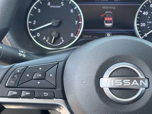 Used 2025 Nissan Sentra SV image 19