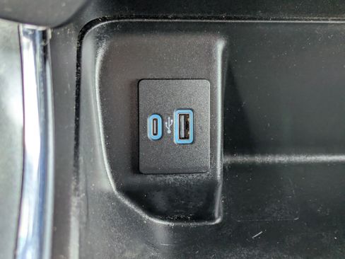 Certified 2022 Ford F150 XLT w/ Equipment Group 302A High image 31