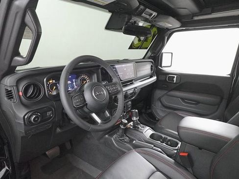 Used 2025 Jeep Wrangler Unlimited Rubicon image 12