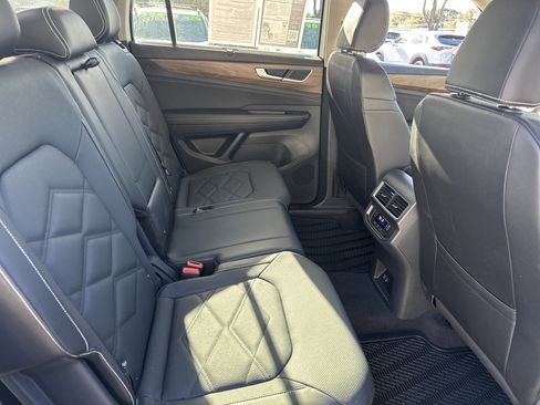 Used 2024 Volkswagen Atlas SE image 14