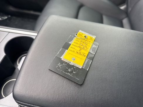 Used 2022 Tesla Model Y Performance image 38