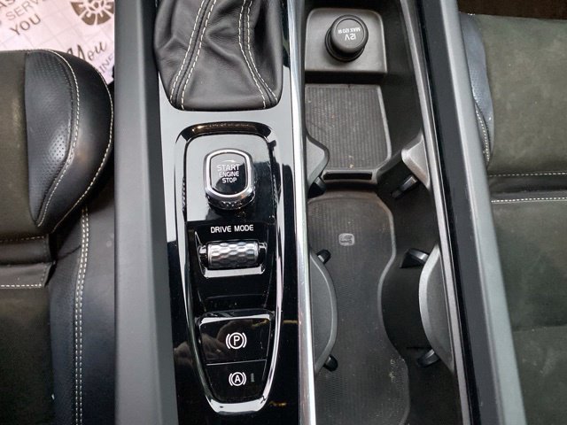 Used 2019 Volvo XC60 T5 R-Design w/ Protection Package Premier AWD/4WD image 13