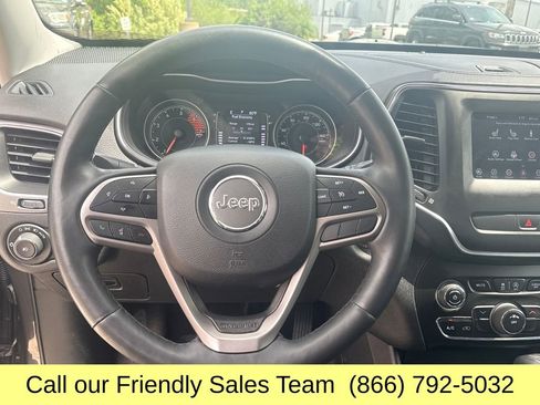 Used 2019 Jeep Cherokee Latitude Plus w/ Cold Weather Group AWD/4WD image 14