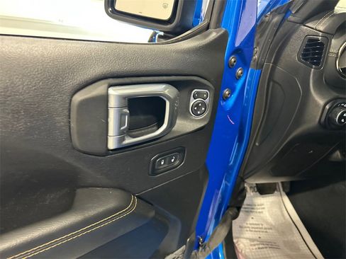 Used 2022 Jeep Gladiator Overland image 14