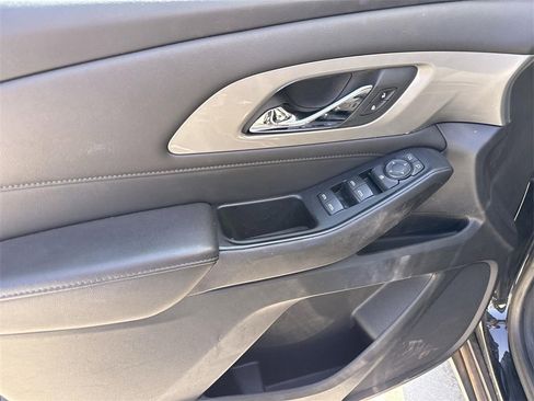 Used 2023 Chevrolet Traverse LT image 20