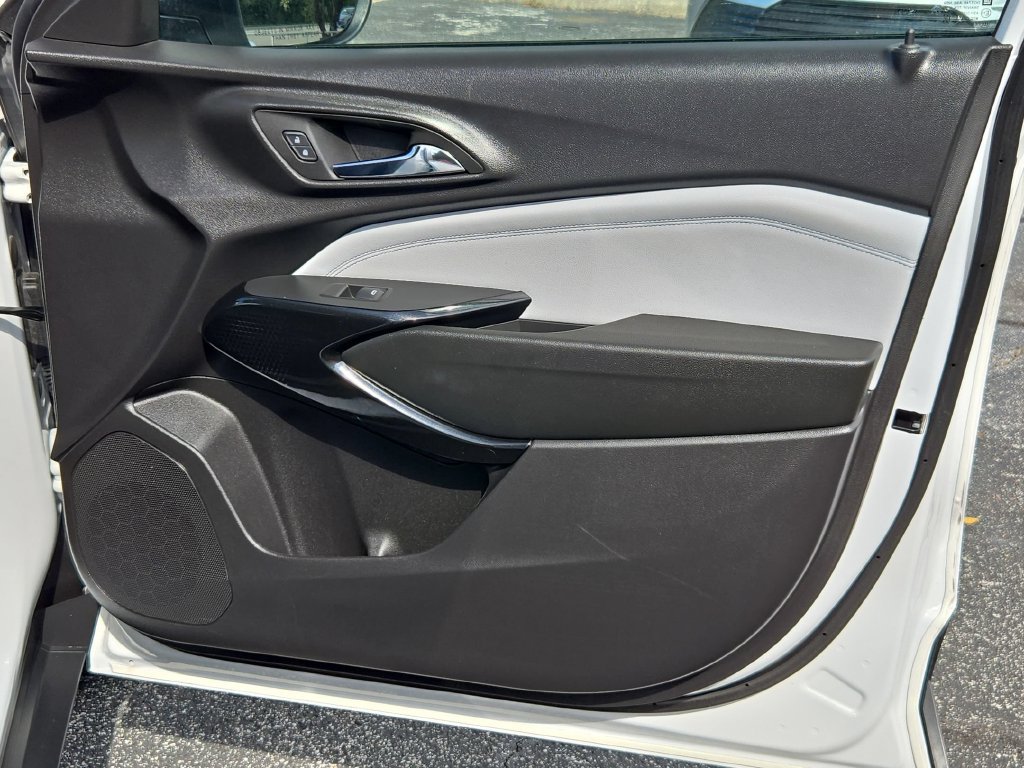 Used 2026 Chevrolet Trax LT FWD image 34