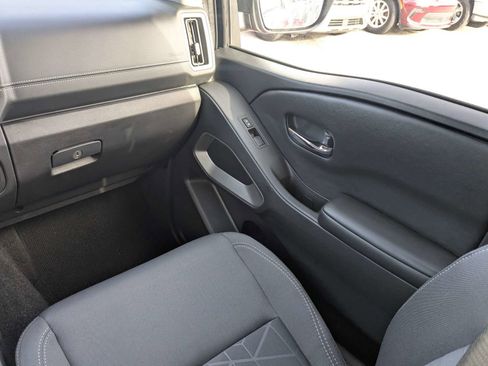Used 2025 Nissan Frontier SV w/ SV Convenience Package AWD/4WD image 21
