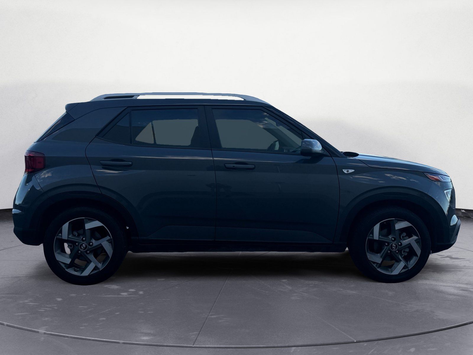 Used 2025 Hyundai Venue SEL FWD image 6