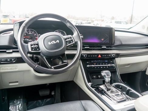Used 2024 Kia Carnival EX FWD image 15