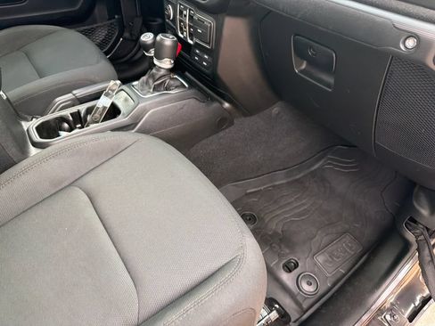 Used 2021 Jeep Gladiator Sport AWD/4WD image 40