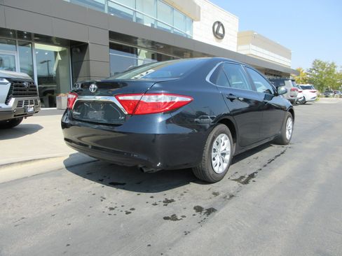 Used 2015 Toyota Camry LE FWD image 10