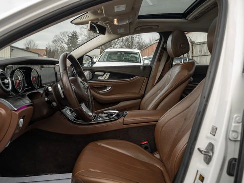Used 2018 Mercedes-Benz E 300 E 300 4MATIC Sedan 4D w/ Premium 1 Package image 7