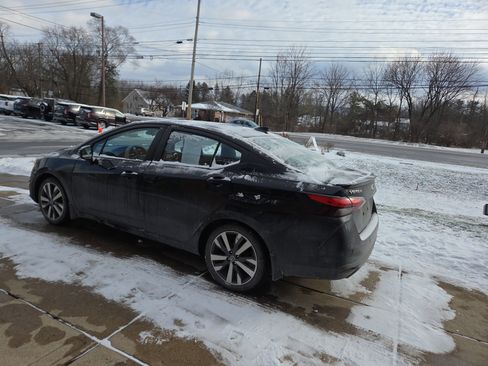 Used 2021 Nissan Versa SR image 5