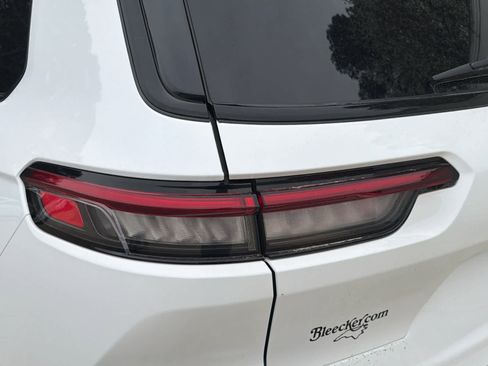 Used 2025 Jeep Grand Cherokee L Limited w/ Luxury Tech Group II image 15