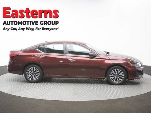 Used 2024 Nissan Altima 2.5 SV FWD image 44