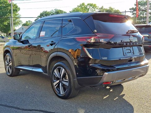 Used 2024 Nissan Rogue SL w/ SL Premium Package AWD/4WD image 4