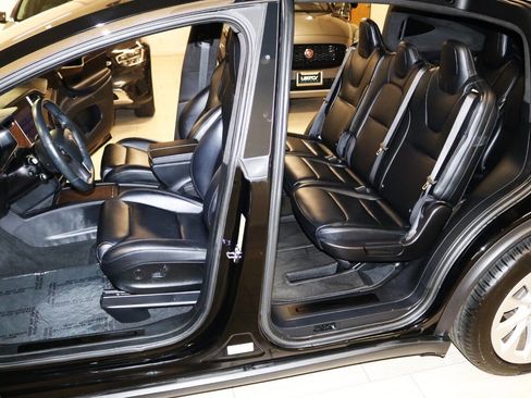 Used 2020 Tesla Model X image 19