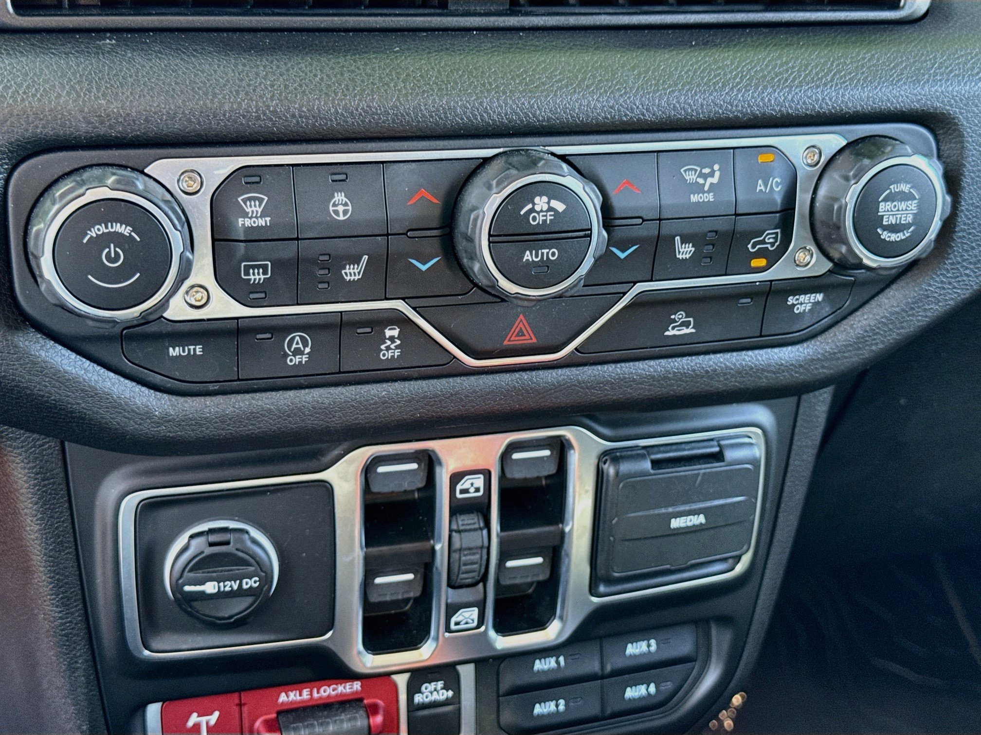 Used 2025 Jeep Wrangler Unlimited Sport AWD/4WD image 18