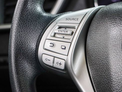 Used 2016 Nissan Rogue SV image 13