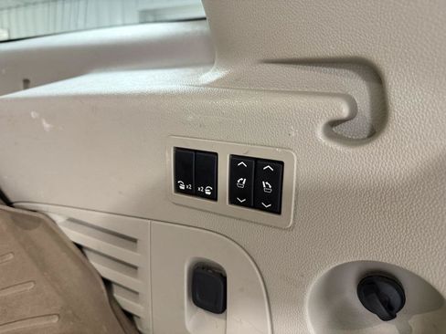 Used 2018 GMC Yukon XL Denali AWD/4WD image 34