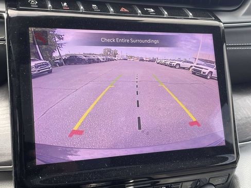 Certified 2022 Jeep Grand Cherokee Overland w/ Luxury Tech Group IV AWD/4WD image 32