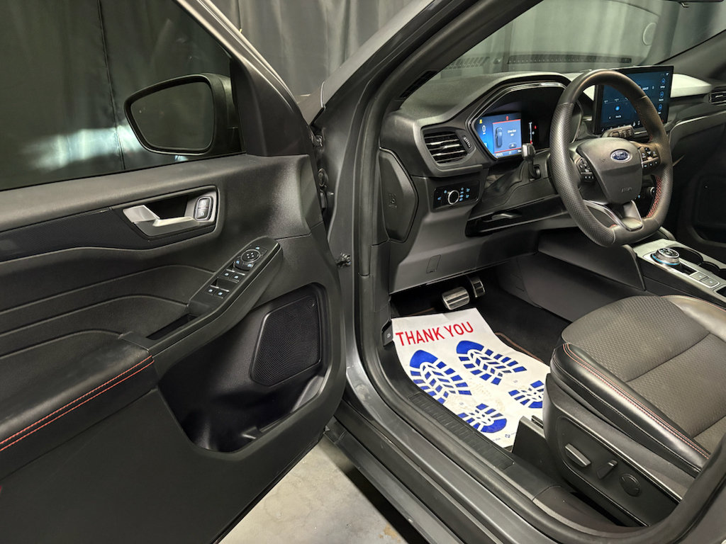 Used 2023 Ford Escape ST-Line w/ Tech Pack #1 AWD/4WD image 21