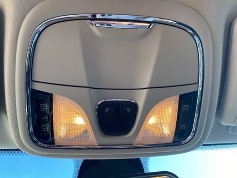 Used 2020 Jeep Cherokee Latitude Plus image 19