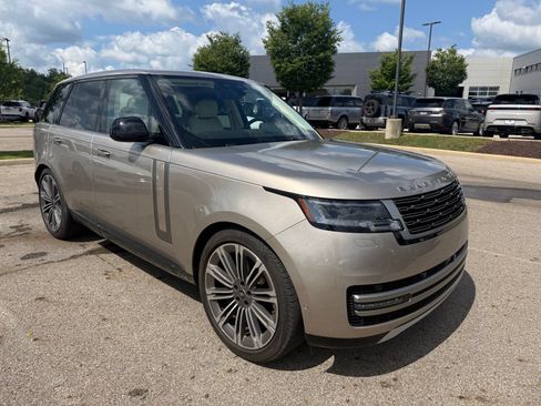 Used 2024 Land Rover Range Rover SE AWD/4WD image 3