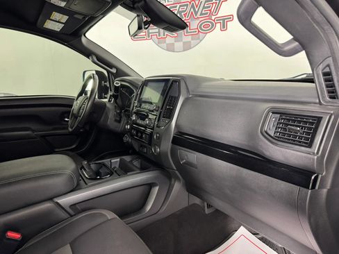 Used 2024 Nissan Titan SV w/ SV Convenience Package AWD/4WD image 12