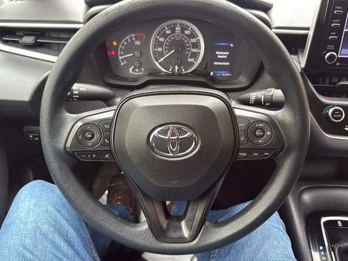 Used 2021 Toyota Corolla LE image 10