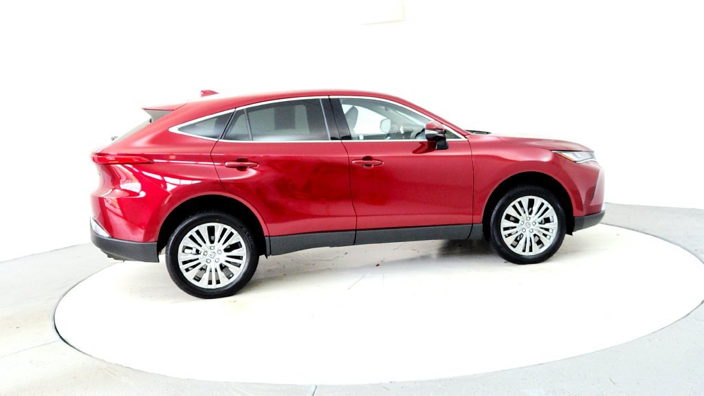 Certified 2024 Toyota Venza XLE AWD/4WD image 6