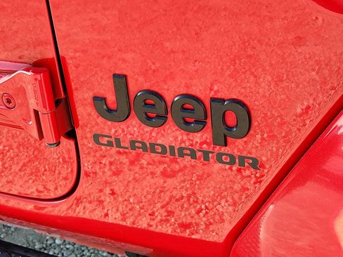 Used 2021 Jeep Gladiator Sport image 8