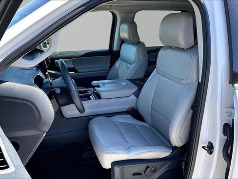 Used 2025 Ford Expedition Active AWD/4WD image 25