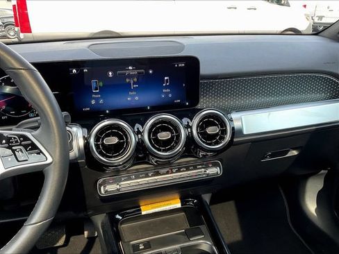 Used 2026 Mercedes-Benz GLB 250 4MATIC image 11