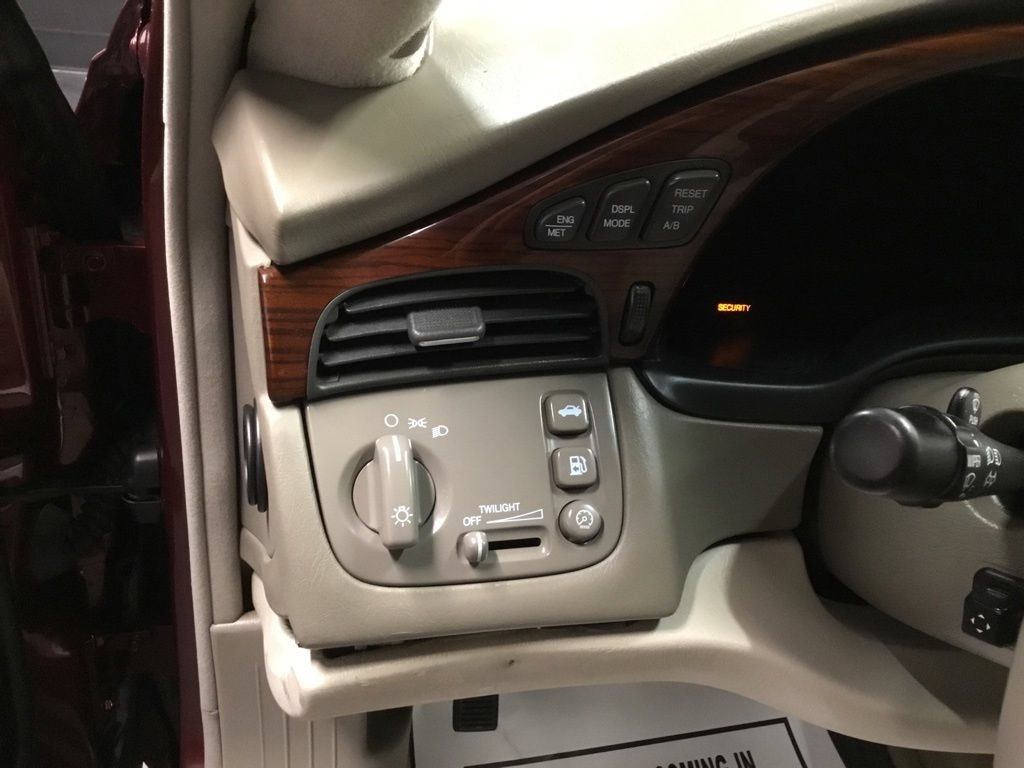 Used 2000 Cadillac De Ville DHS w/ Safety/Security Pkg FWD image 69