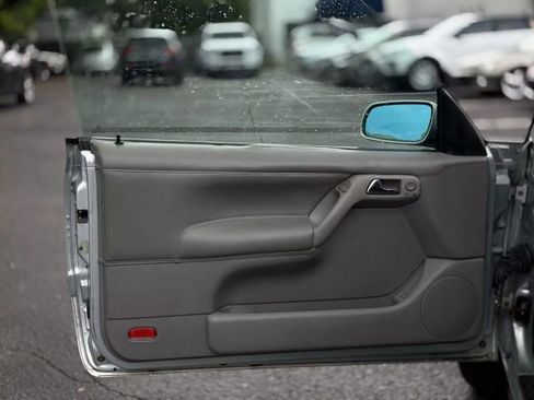 Used 2002 Volkswagen Cabrio GLX image 9