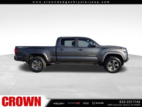 Used 2018 Toyota Tacoma TRD Sport image 8