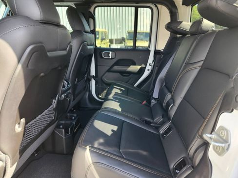 New 2026 Jeep Gladiator Sport AWD/4WD image 16