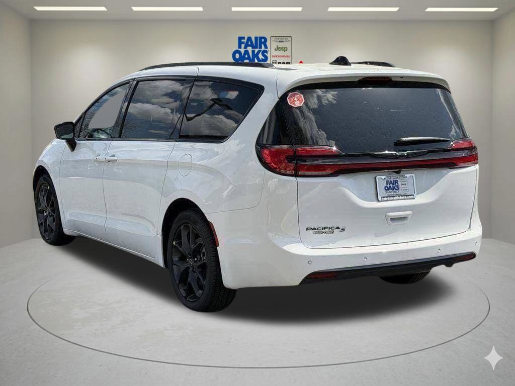 New 2026 Chrysler Pacifica Select FWD image 8