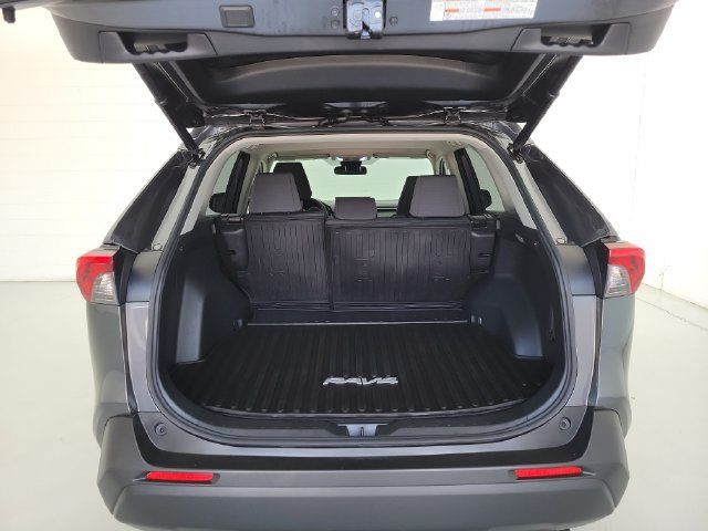 Used 2019 Toyota RAV4 XLE FWD image 11