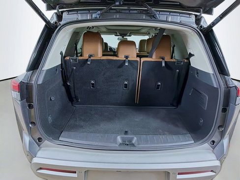 Used 2022 Nissan Pathfinder Platinum w/ Cargo Package image 19
