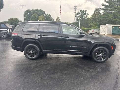Used 2023 Jeep Grand Cherokee L Limited w/ Luxury Tech Group II AWD/4WD image 2