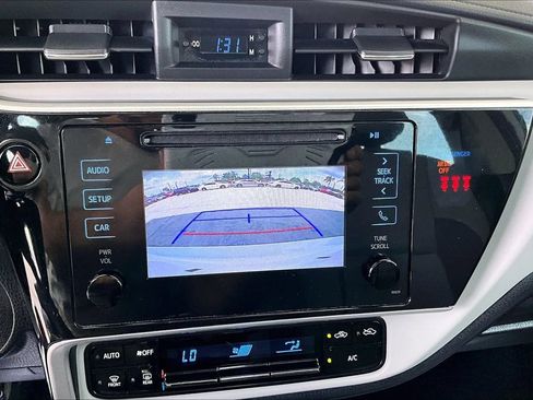 Used 2018 Toyota Corolla LE FWD image 13