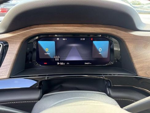 Used 2025 Volkswagen Atlas SE image 36