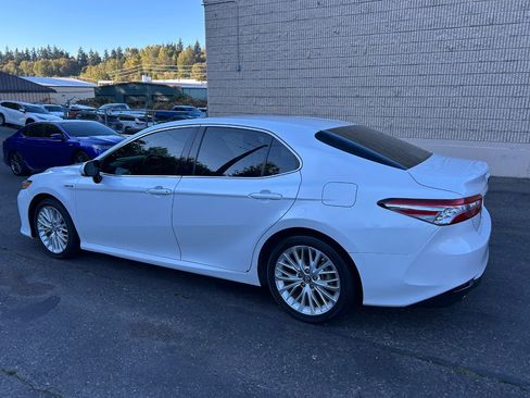 Used 2018 Toyota Camry XLE image 7