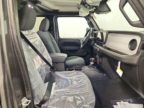 New 2025 Jeep Gladiator Willys image 24