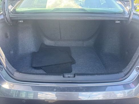 Used 2019 Honda Accord Touring image 4