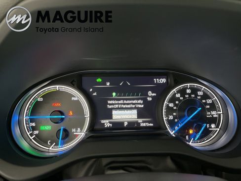 Used 2023 Toyota Venza LE image 8