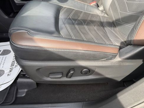 Used 2023 Nissan Pathfinder Platinum image 13